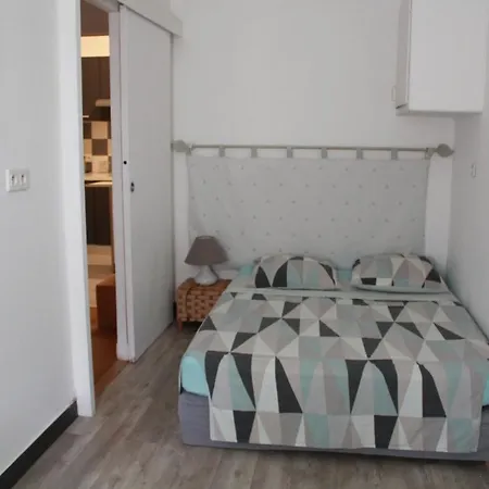 Apartment T2 Entierement Equipe, Proche Toutes Commodites