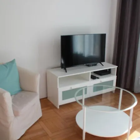Apartment T2 Entierement Equipe, Proche Toutes Commodites