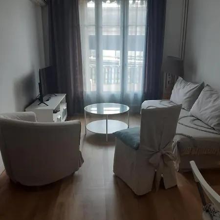 Apartment T2 Entierement Equipe, Proche Toutes Commodites
