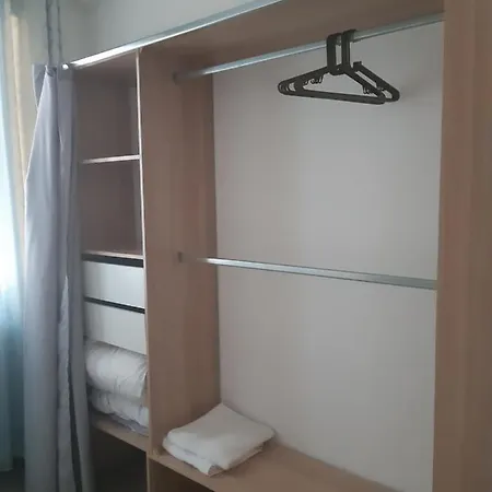 T2 Entierement Equipe, Proche Toutes Commodites *